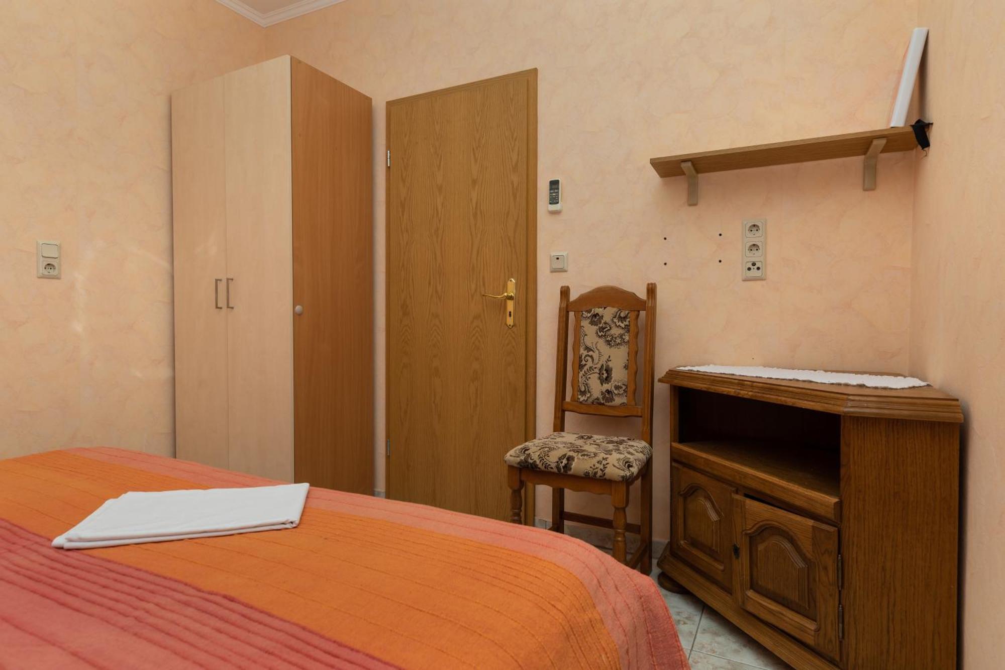 Apartments By The Sea Duce, Omis - 5973 Номер фото